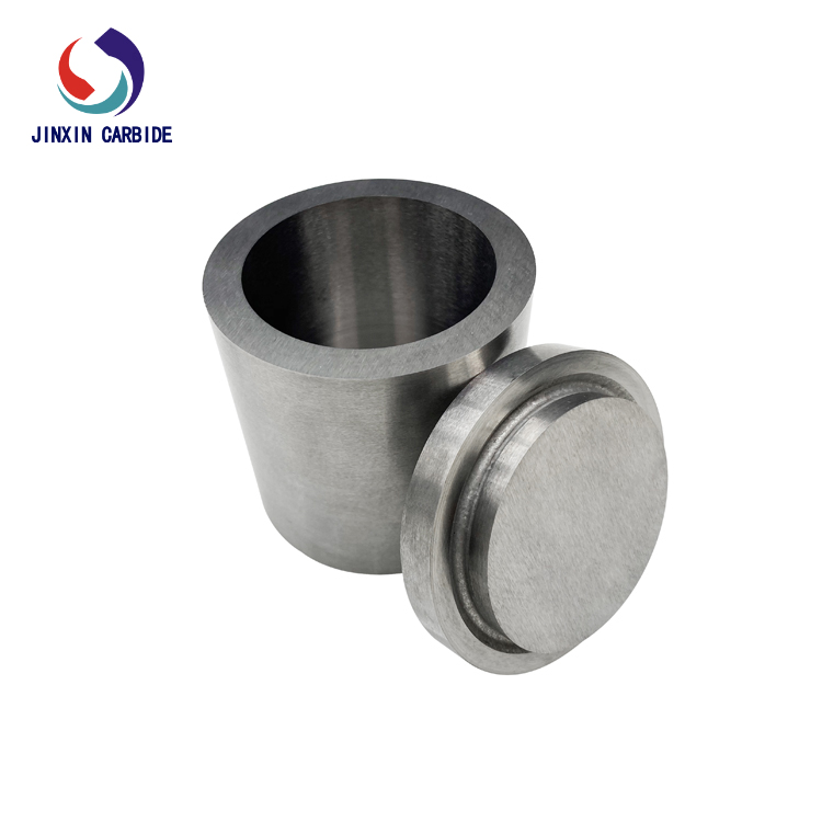 Unter welchen Umständen ist es sinnvoll, einem Planetengefäß aus Wolframkarbid eine Hülse aus 304-Stahl hinzuzufügen?